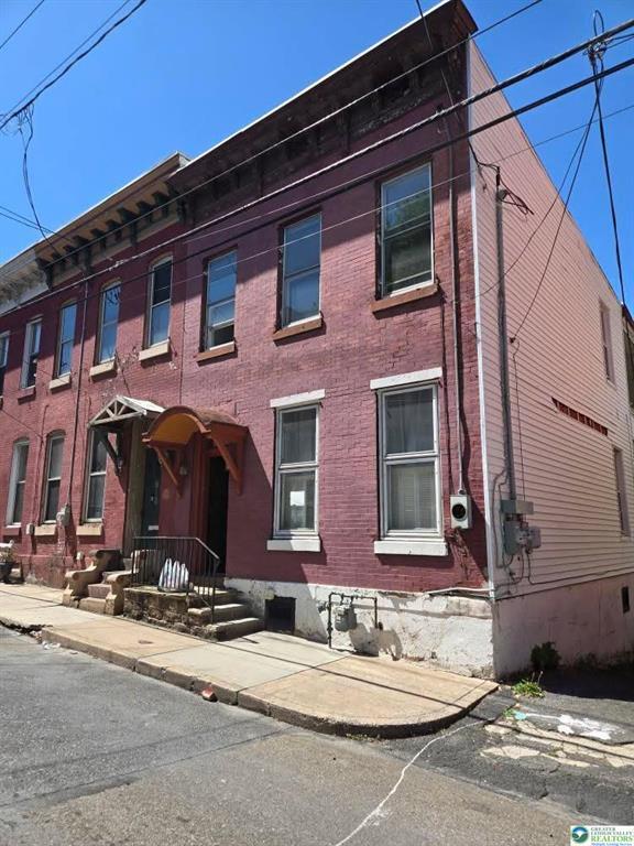 property at 610 W Norwegian St