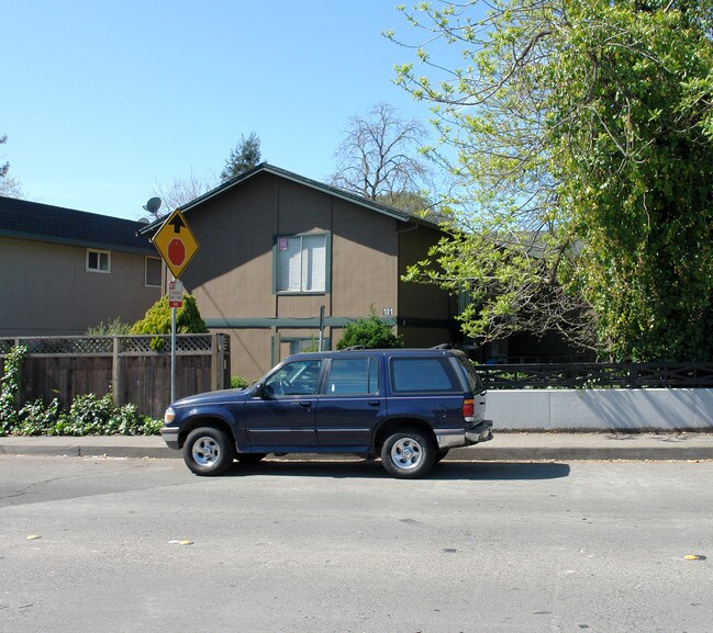 101 Olive St in Santa Rosa, CA - Building Photo - Building Photo