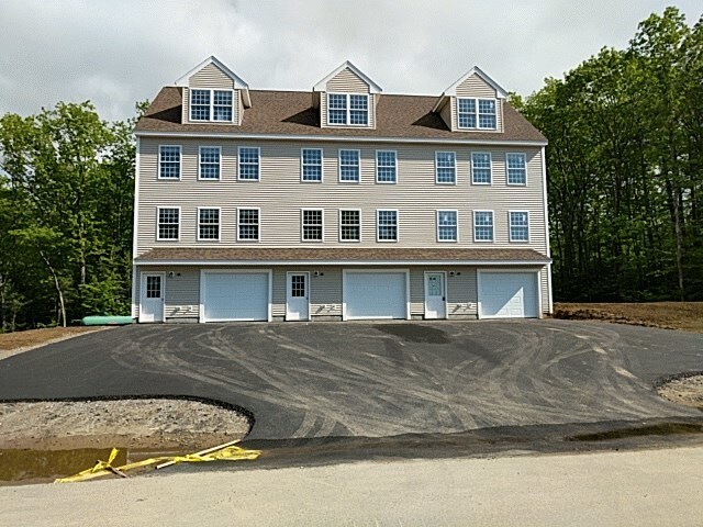 26 Eagle Ridge Rd in Sandown, NH - Foto de edificio