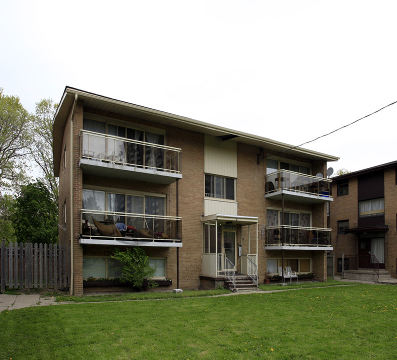 18 Hotspur Rd in Toronto, ON - Building Photo