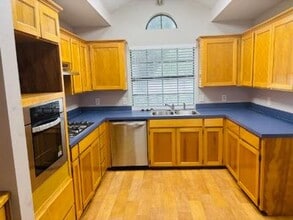 1112 Hemphill Ct in Cleburne, TX - Building Photo - Building Photo