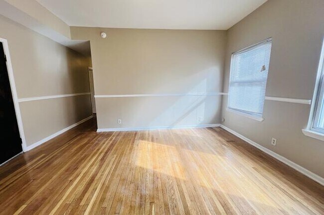 7615 S Emerald Ave, Unit 2 in Chicago, IL - Building Photo - Building Photo