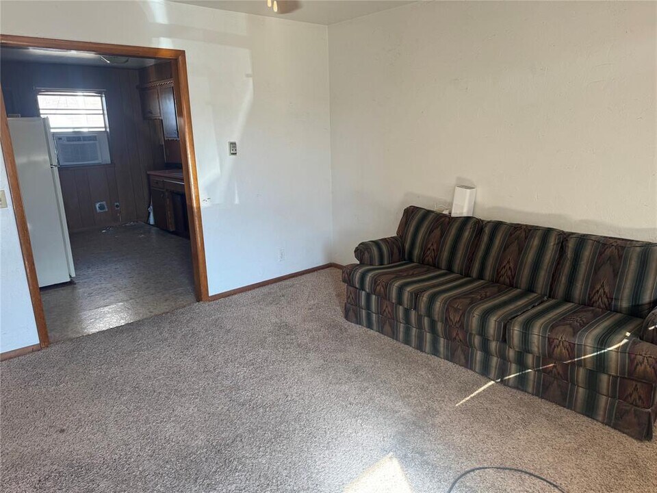 1303 Meadow Ln in Weatherford, OK - Foto de edificio