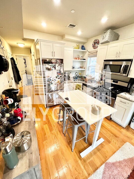 6 Gilmore St, Unit 2 in Cambridge, MA - Building Photo