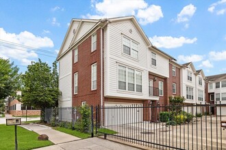 2260 La Branch St in Houston, TX - Building Photo - Building Photo