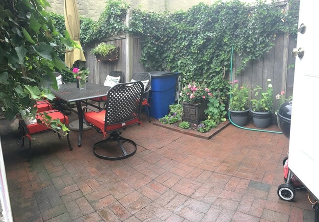 property at 784 S 6th St