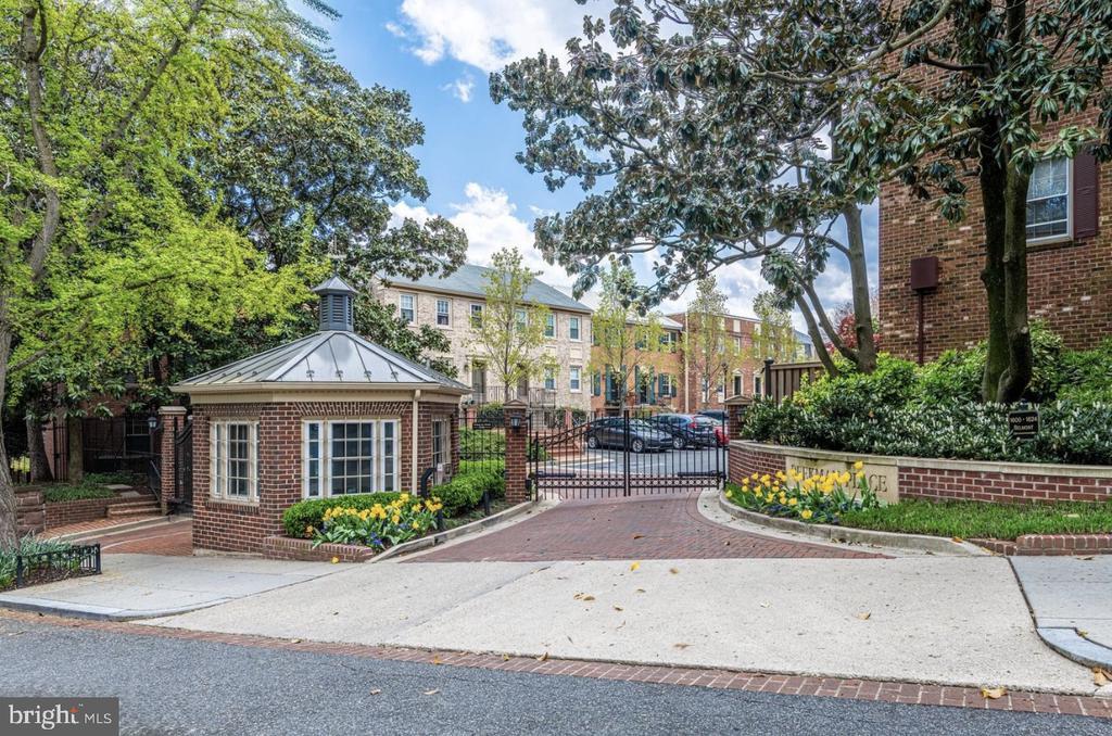 1660 Beekman Pl NW in Washington, DC - Building Photo