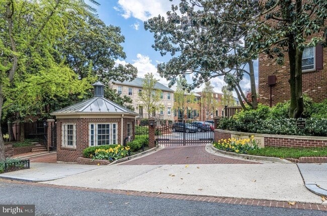 property at 1660 Beekman Pl NW