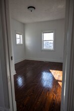 175 Gillette Ave, Unit 2 in Louisville, KY - Foto de edificio - Building Photo