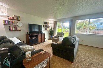 4189 NW Walnut Pl in Corvallis, OR - Building Photo - Building Photo