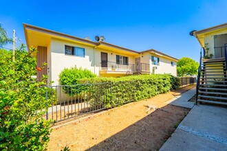 729 E Elder St in Fallbrook, CA - Building Photo - Building Photo