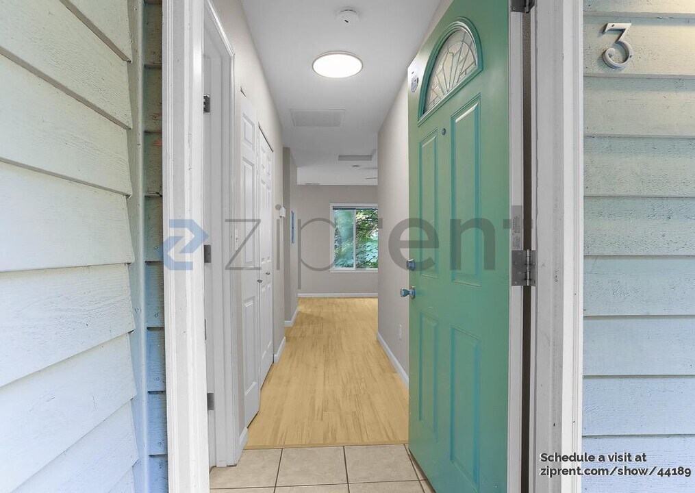 627 W Mercer Pl in Seattle, WA - Building Photo