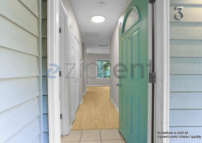 property at 627 W Mercer Pl