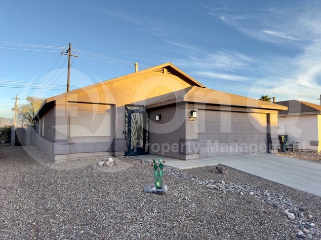 8771 S Desert Rainbow Dr in Tucson, AZ - Building Photo - Building Photo