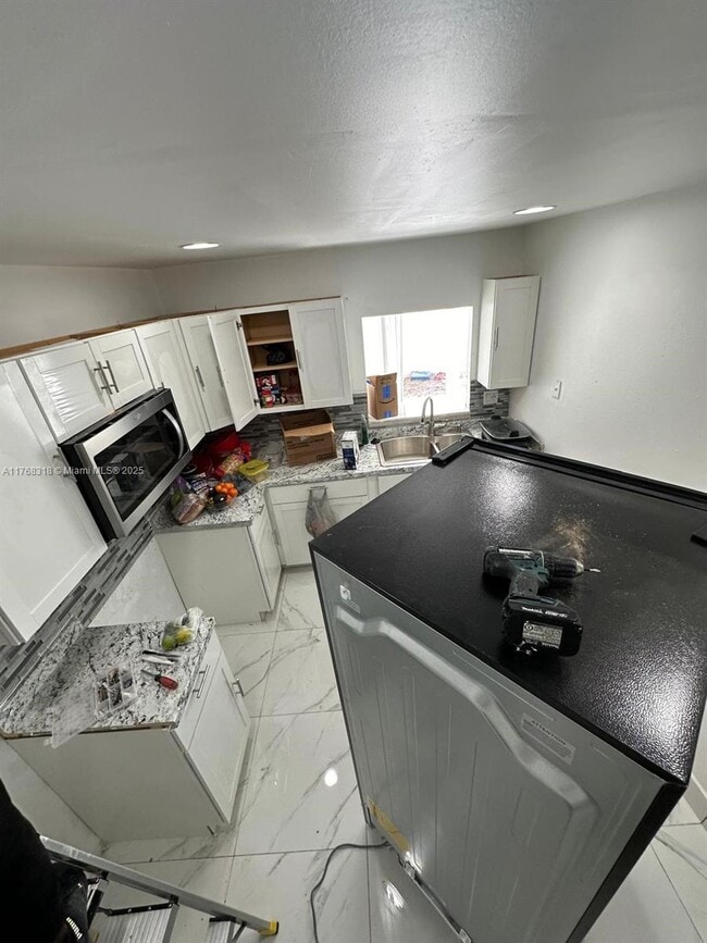 700 SW 80th Ter in North Lauderdale, FL - Foto de edificio - Building Photo