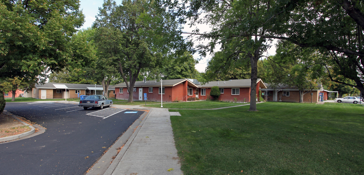 Duvall Court Apartment in Twin Falls, ID - Building Photo