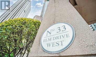 33 Elm Dr W in Mississauga, ON - Building Photo - Building Photo