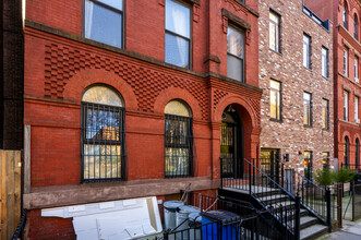 366 Lafayette Ave in Brooklyn, NY - Foto de edificio - Building Photo