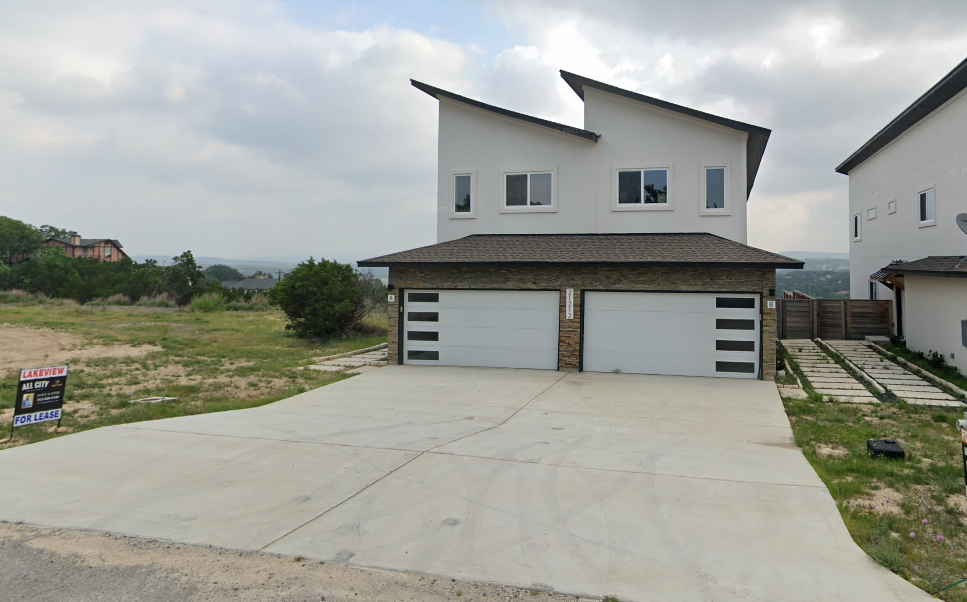 21212 Portsmouth Cv in Lago Vista, TX - Building Photo