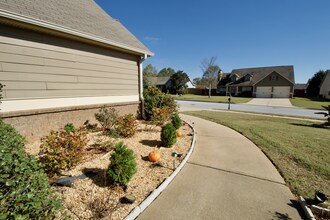 2702 Matsu Ln in Opelika, AL - Foto de edificio - Building Photo