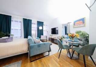 305 E 95th St, Unit SI ID1031998P in New York, NY - Foto de edificio - Building Photo