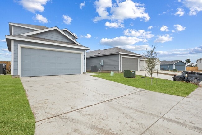 972 Creek in Seguin, TX - Building Photo - Building Photo