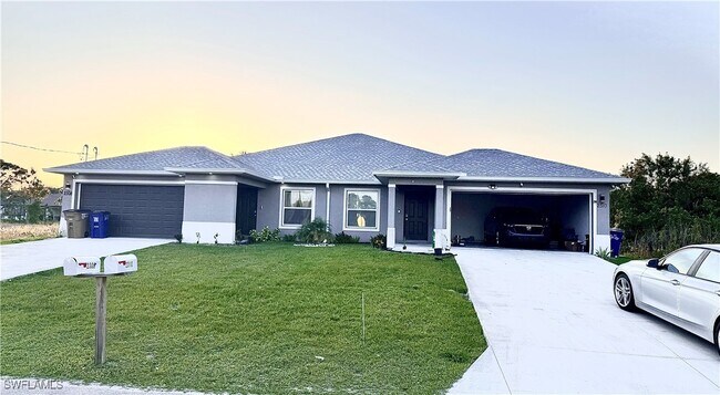 2308 Haviland Ave S in Lehigh Acres, FL - Building Photo - Building Photo
