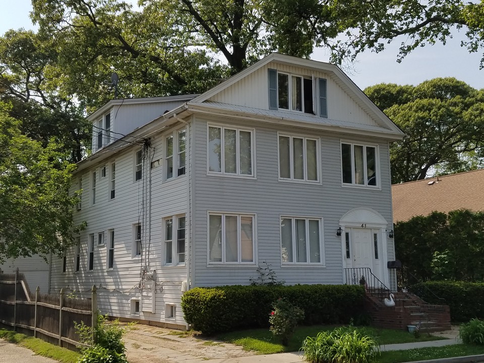 41 Christabel St., Lynbrook, NY 11563 in Lynbrook, NY - Foto de edificio