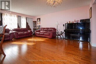 76 Sassafras Cir in Vaughan, ON - Building Photo - Building Photo