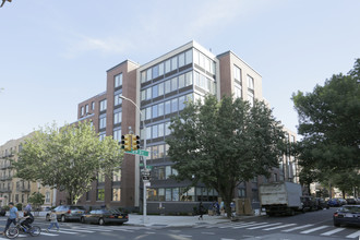 The Academy in Astoria, NY - Foto de edificio - Building Photo