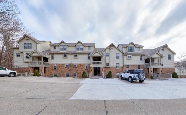 2304 Yellowstone Park Ct in Maryland Heights, MO - Building Photo - Building Photo