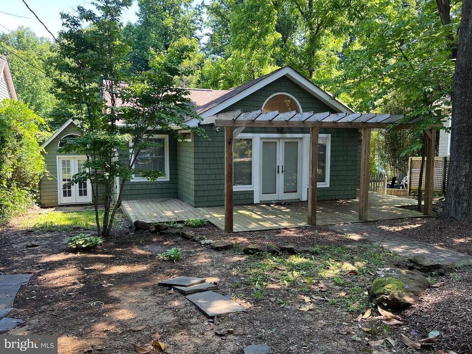 166 Severn Way in Arnold, MD - Building Photo