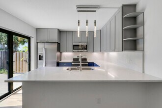 2324 23rd Ct in Jupiter, FL - Building Photo - Building Photo