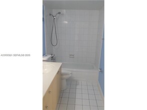 7160 Fairway Dr in Hialeah, FL - Building Photo - Building Photo