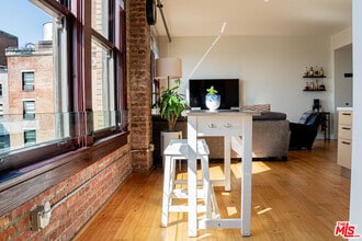 460 S Spring St in Los Angeles, CA - Building Photo - Building Photo