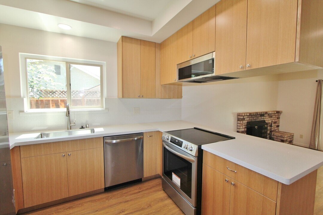 34235 Newton Pl in Fremont, CA - Building Photo