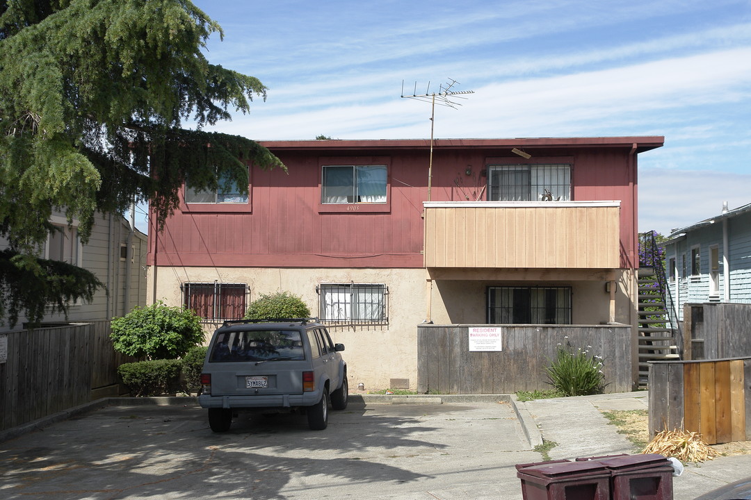 4903 Congress Ave in Oakland, CA - Building Photo