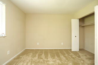 Merrimac Crossing Apartment Homes in Williamsburg, VA - Building Photo - Interior Photo