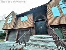 116 Grover Rd, Unit 1-210 in Medford, MA - Building Photo