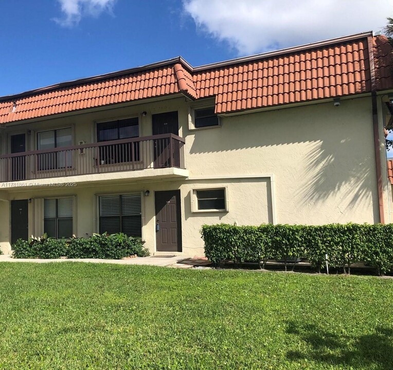 10008 NW 6th St in Pembroke Pines, FL - Building Photo