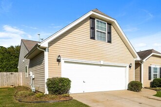 2912 Village Center Dr in Dallas, NC - Building Photo - Building Photo