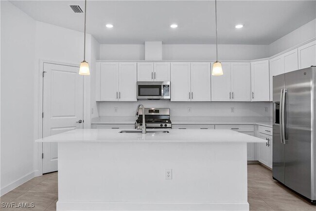 18311 Ridgeline Dr in Estero, FL - Building Photo - Building Photo