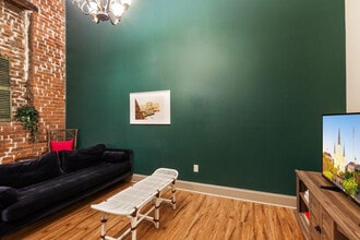 30 Baronne St in New Orleans, LA - Foto de edificio - Building Photo