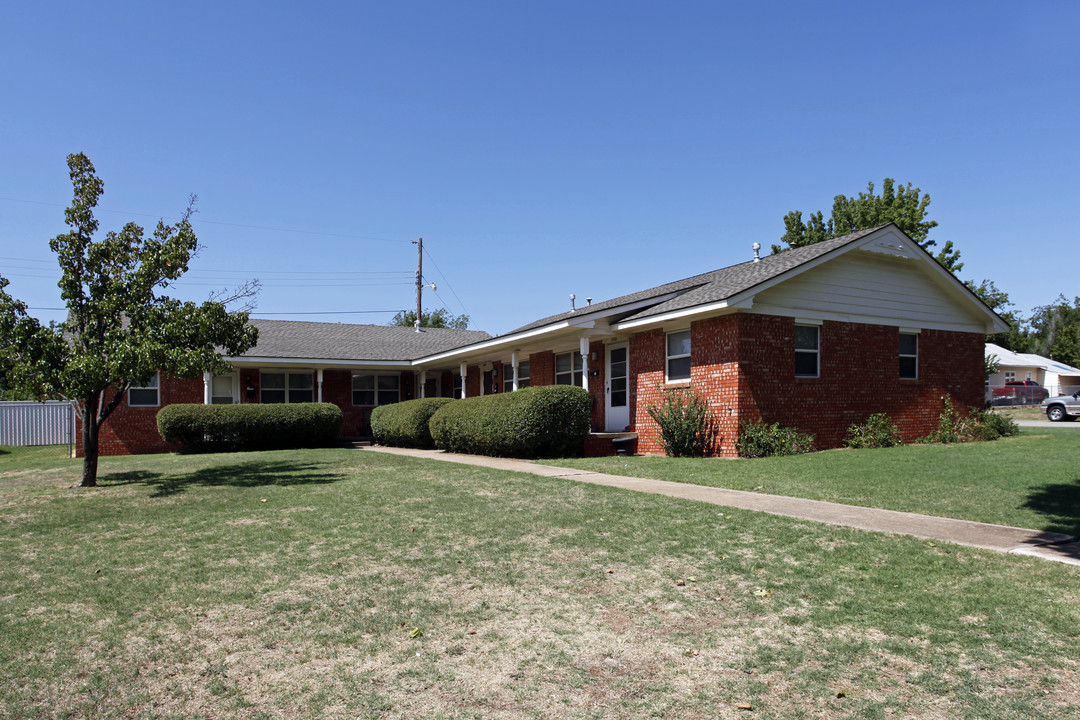 Marcum Apartments in Norman, OK - Building Photo