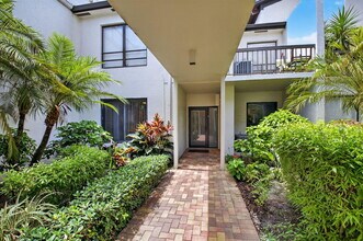 830 Greensward Ct in Delray Beach, FL - Building Photo - Building Photo