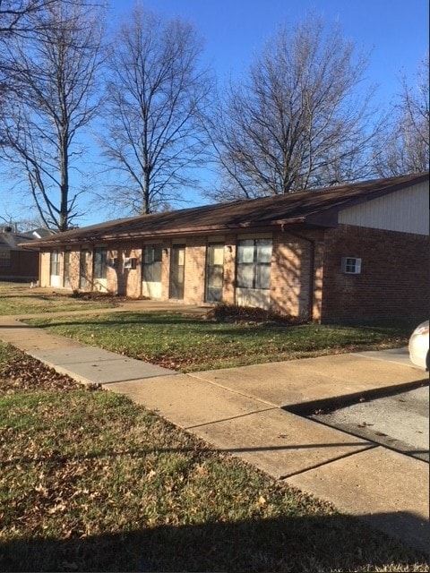 Ste. Genevieve Square in Ste Genevieve, MO - Building Photo