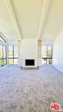 11805 Mayfield Ave in Los Angeles, CA - Foto de edificio - Building Photo