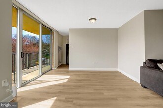 4600 S Four Mile Run Dr in Arlington, VA - Building Photo - Building Photo