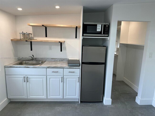 80 NE 133rd St in North Miami, FL - Building Photo - Building Photo
