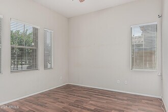 1242 E Strawberry Dr in Gilbert, AZ - Building Photo - Building Photo